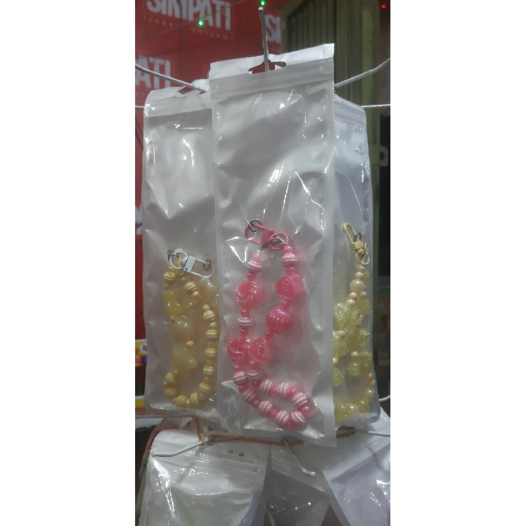 Asesoris gantungan hp