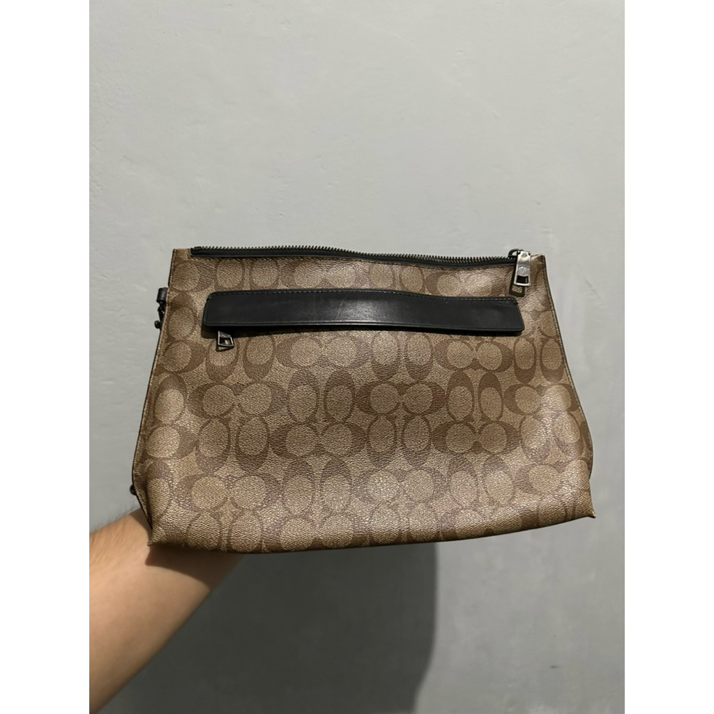 Clutch Coach Tas Krem