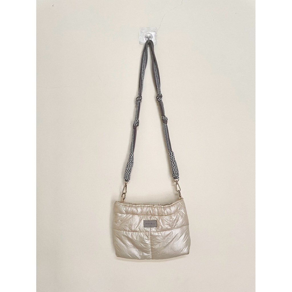 ARCELL Puffy Slingbag
