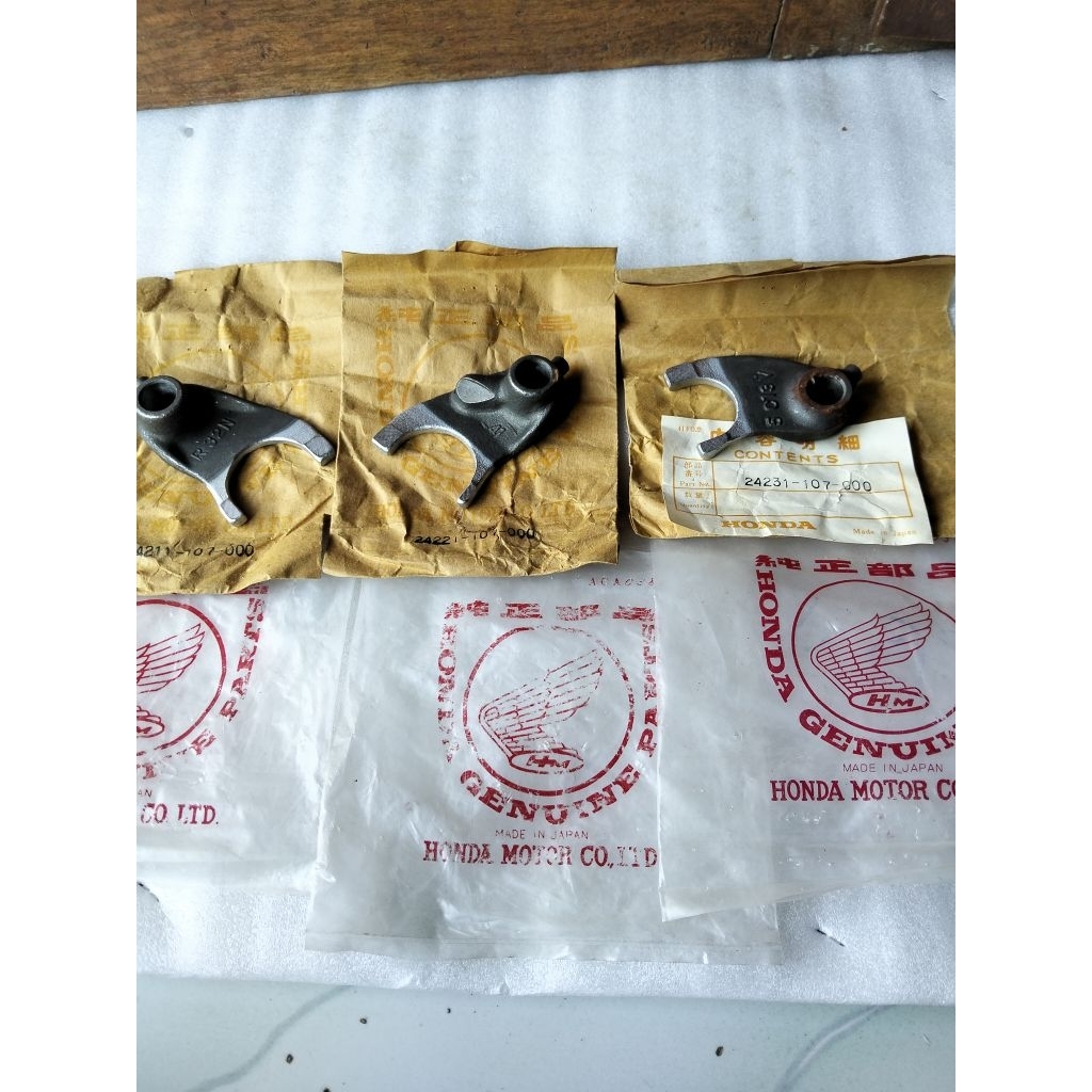 3PCS 1SET FORK GEARSHIFT GEAR CRANKSHAFT HONDA CB100 CB 100 CB ORIGINAL HONDA MADE IN JAPAN CAPIT UD