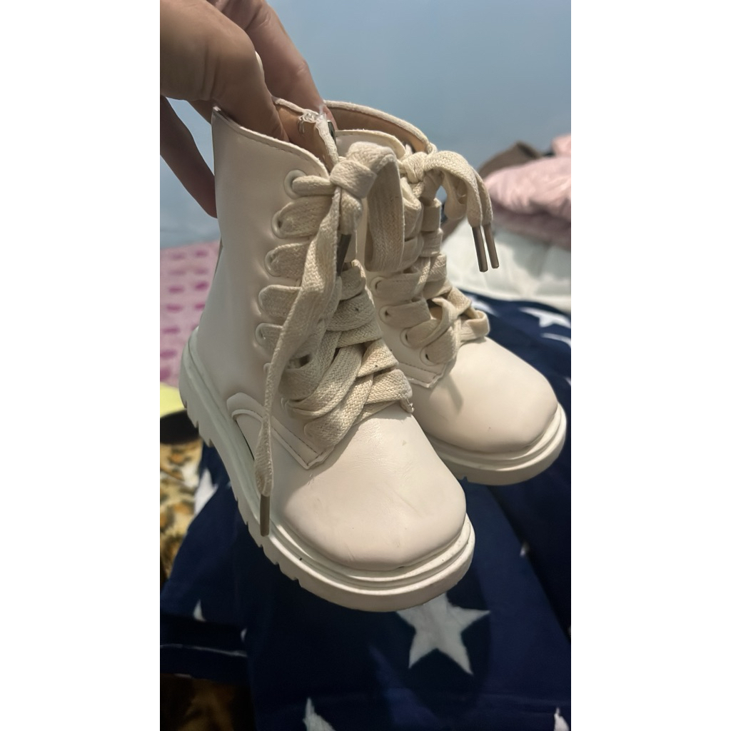 Sepatu Boots like new anak cream