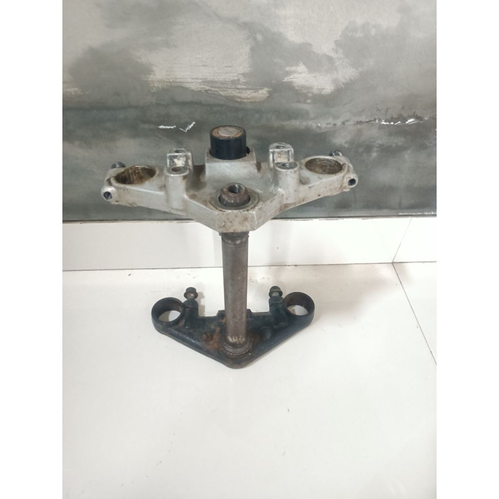 segitiga atas bawah scorpio original copotan motor T atas bawah scorpio ori