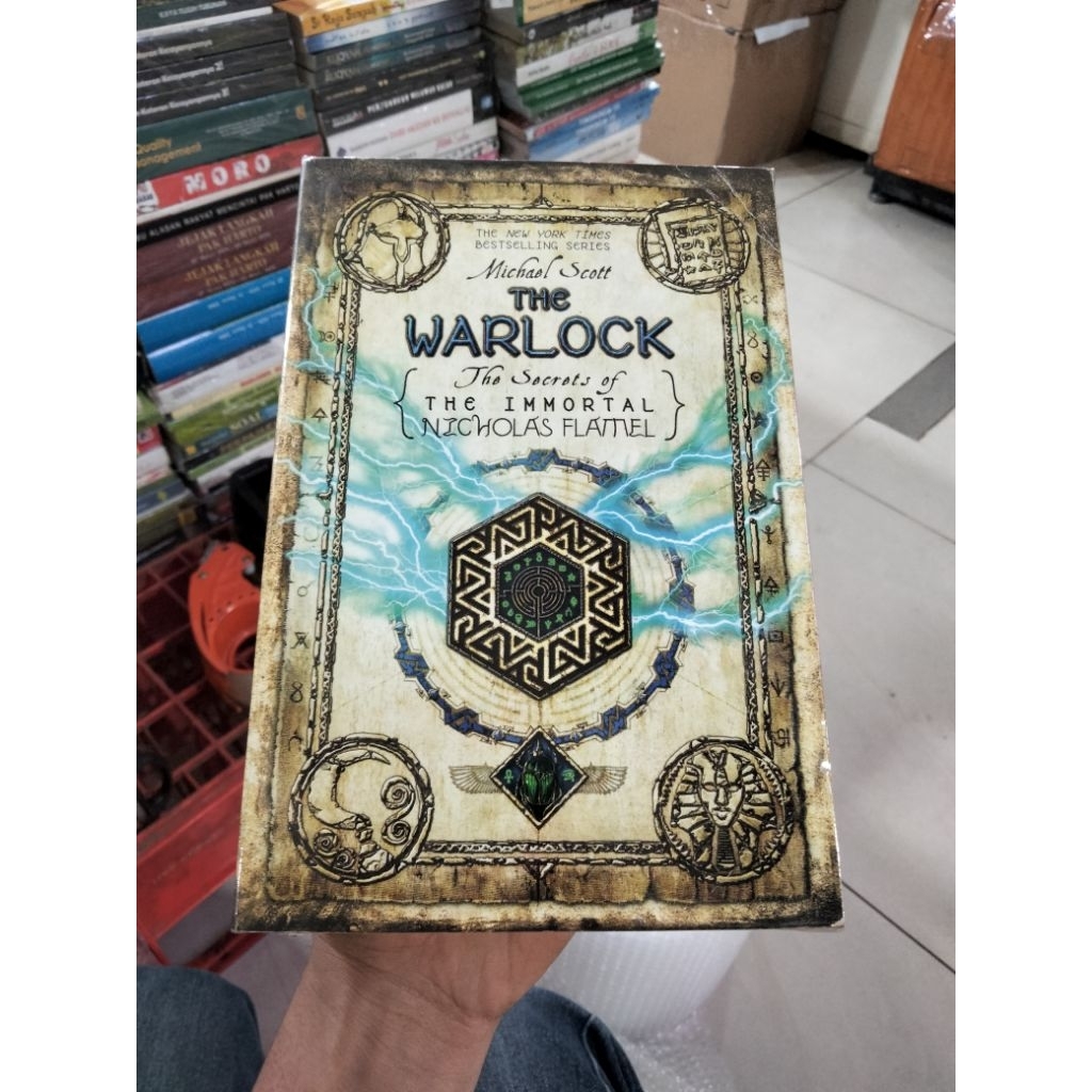 Buku Original the warlock the secret of the immortal Nicholas flamel Michael Scott