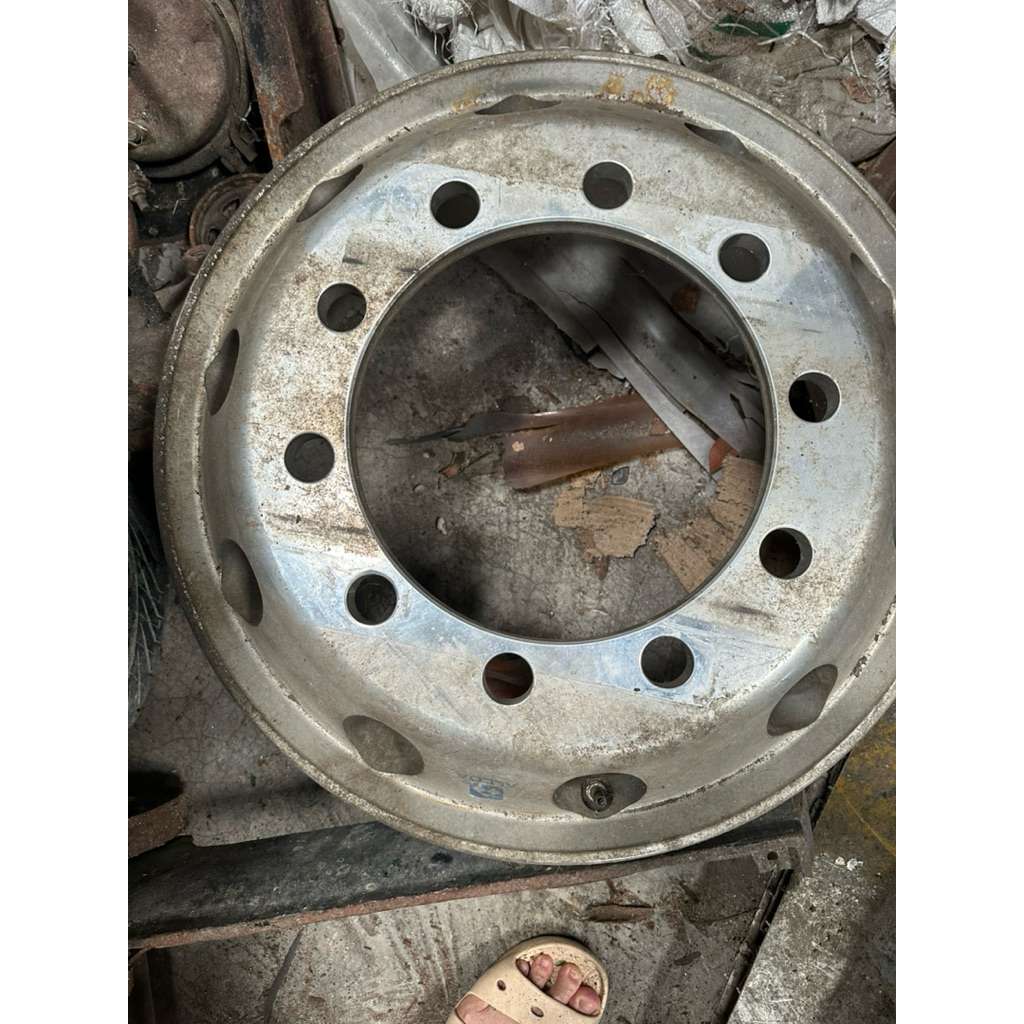 Velg second mercy bus axor stainless kondisi 90% mulus