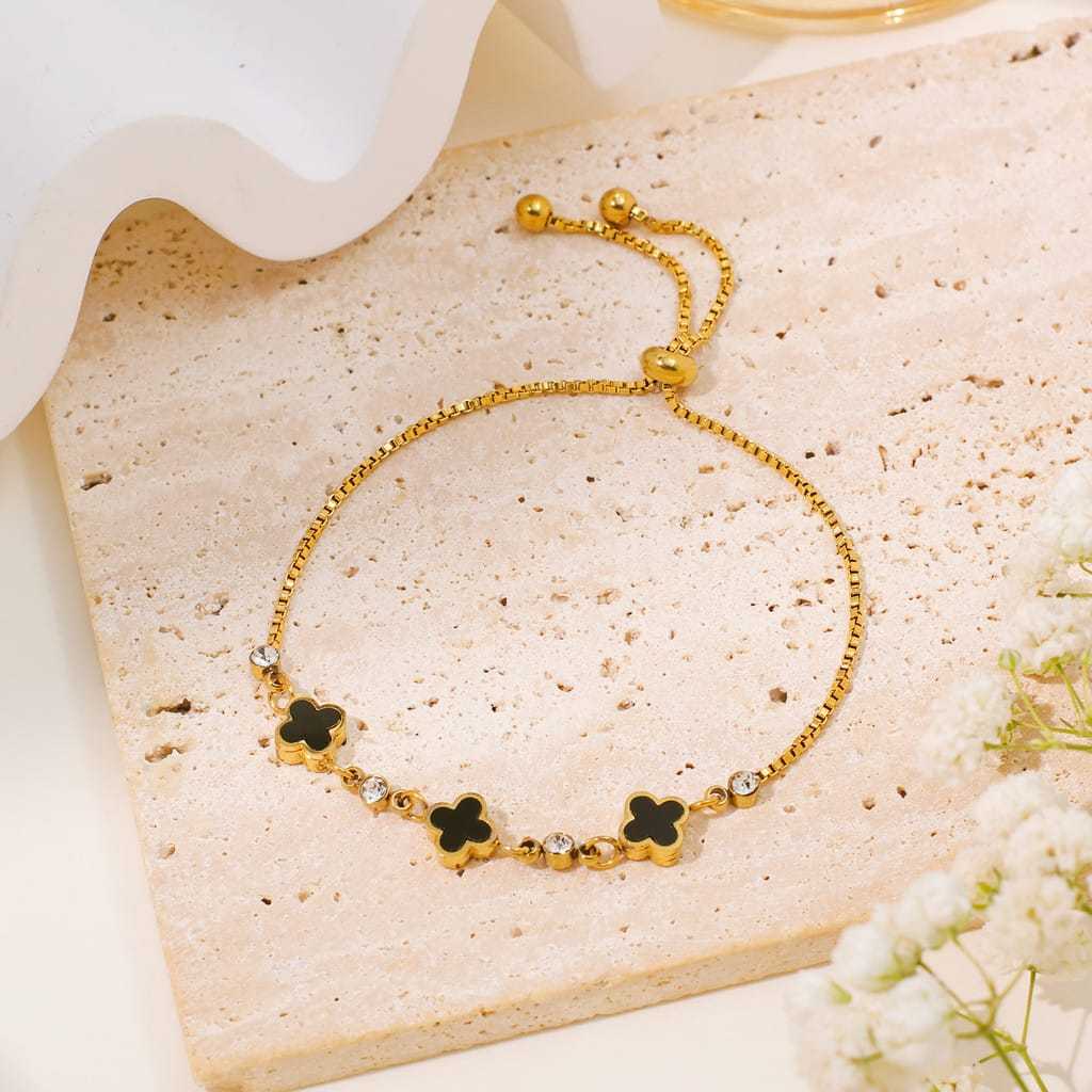 Gelang Wanita Clover Black Gold Adjustable Serut | Aksesoris Elegan Minimalis