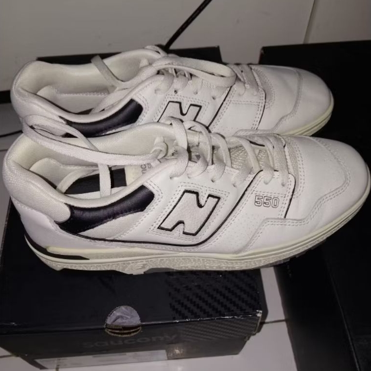Sneakers New Balance NB550 White size 42 putih hitam krem - sneakers second original murah surabaya 