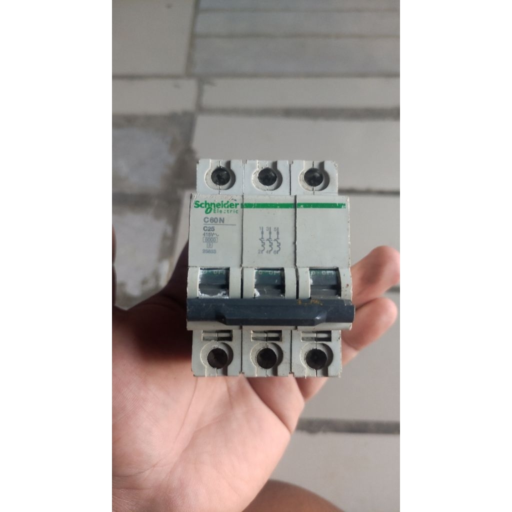 MCB SCHNEIDER 3 PHASE C60N 25 AMPER 415 VOLT BEKAS SEKEN COPOTAN