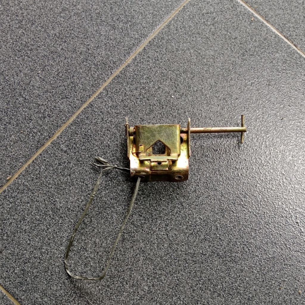 kunci jok belakang motor astrea grand ori