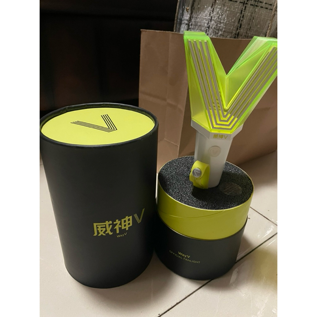 PRELOVED OFFICIAL LIGHTSTICK WAYV VER 1