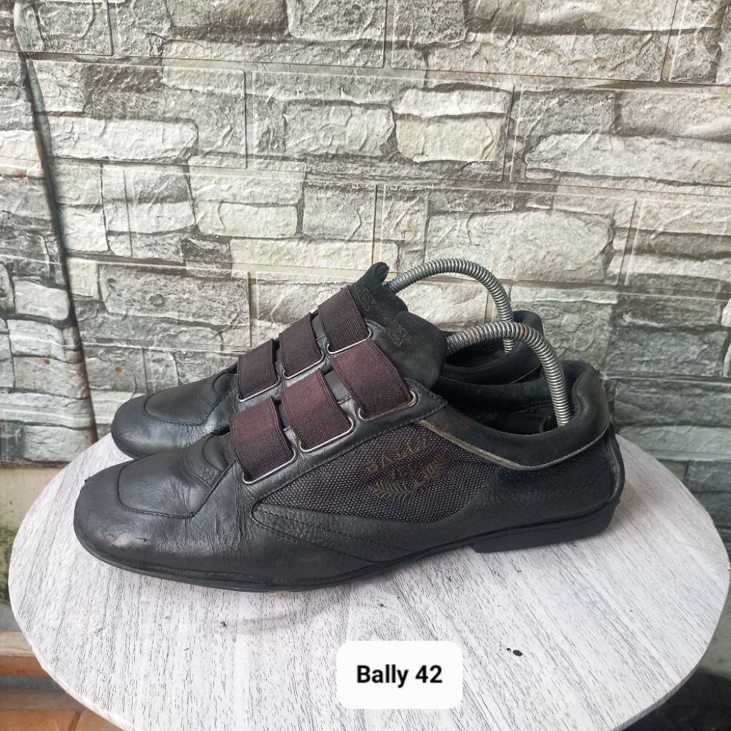 Sepatu second Brand merk Bally kulit original size42 insol27cm