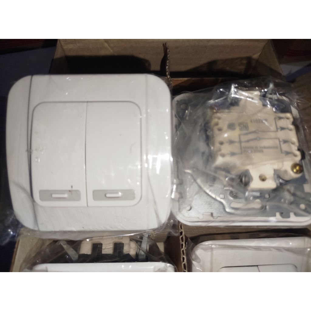 Broco Saklar Seri 2G Galleo