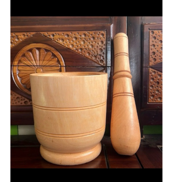 lesung atau lumpang kayu besar bentuk ulir atau polos natural atau coklat sesuai stok dm 21/22 tingg