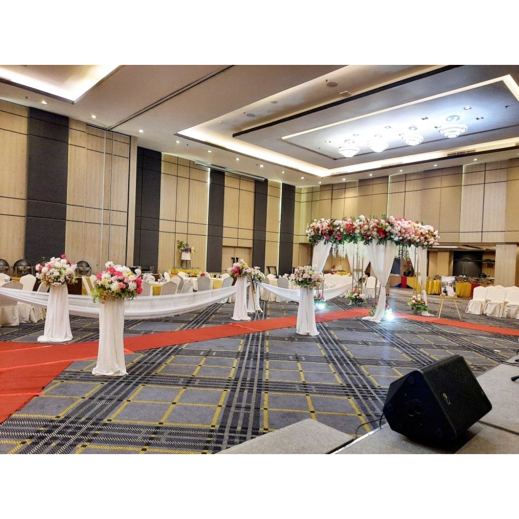 Dekorasi pelaminan 4 meter + Gazebo + minigarden + kursi pelaminan + 13 standing flowers