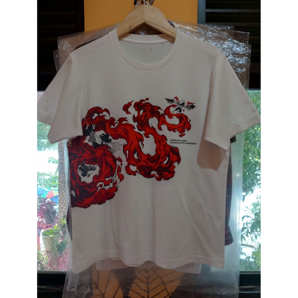 Kaos UNIQLO x Demon Slayer