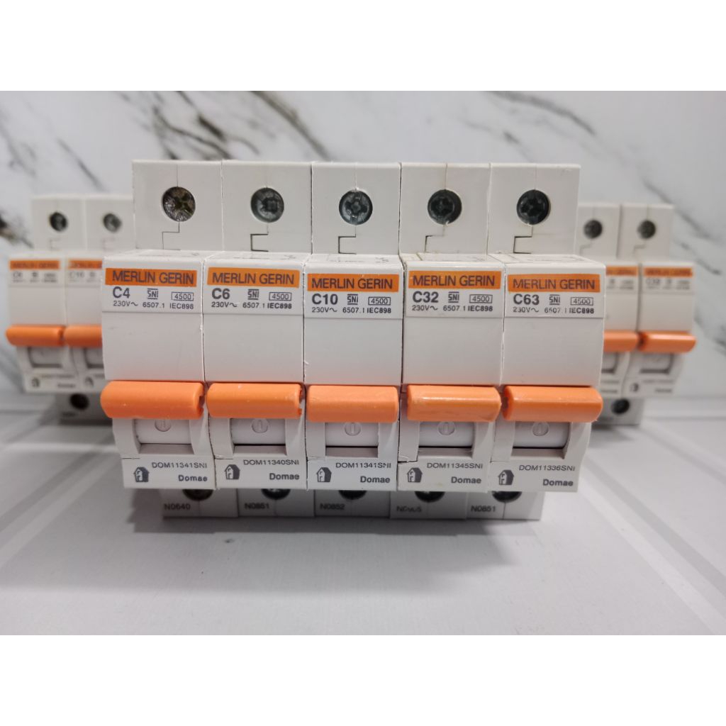 MCB MERLIN GERIN DOMAE 1PHASE SECOND ORIGINAL