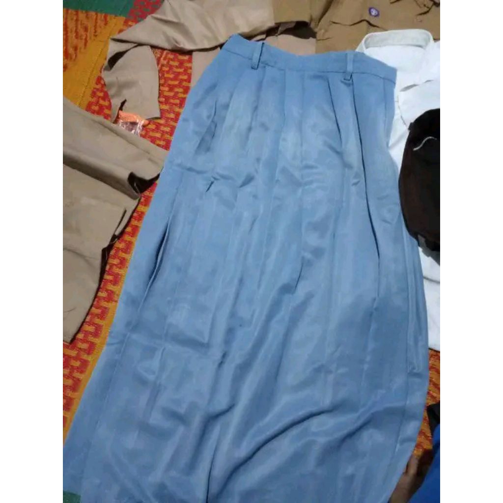 preloved rok abu abu SMA