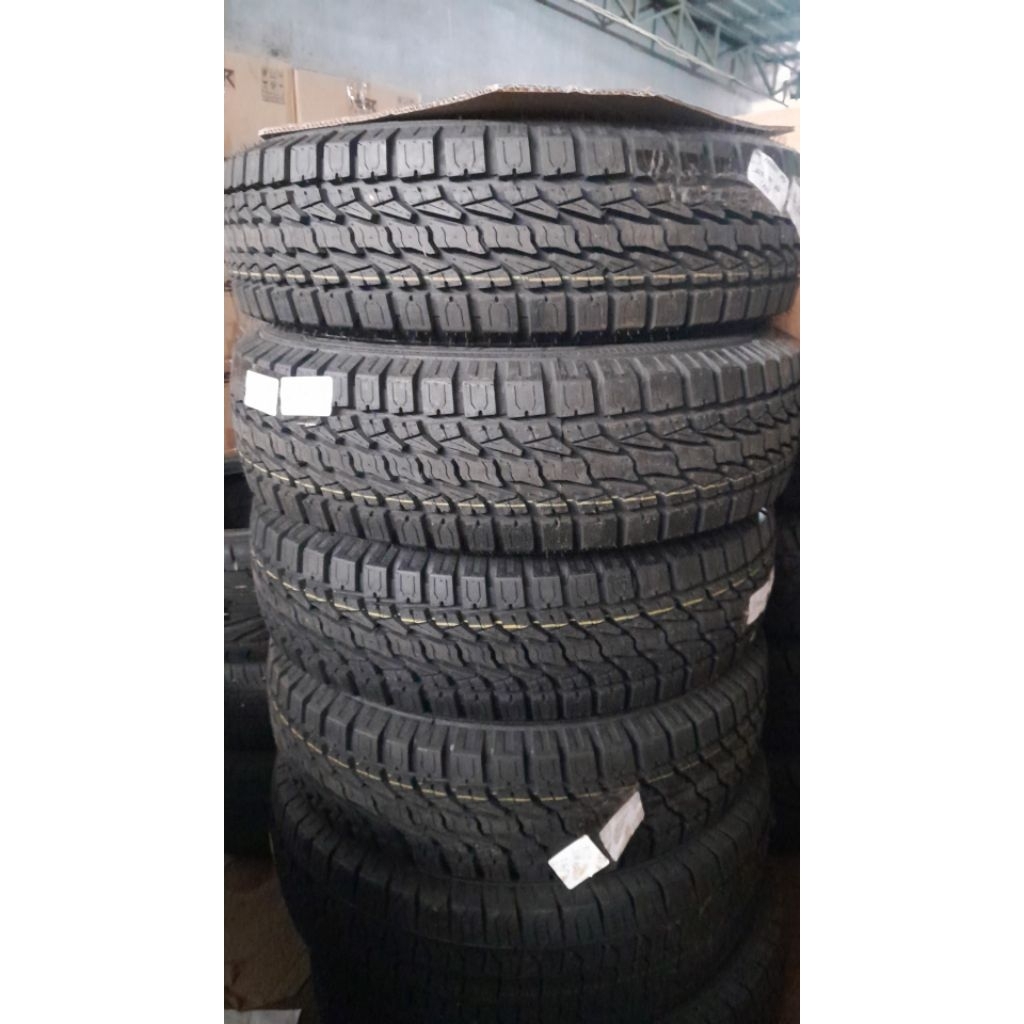 Ban bekas mobil zeetex ukuran 225 75 16 at kondisi 90%
