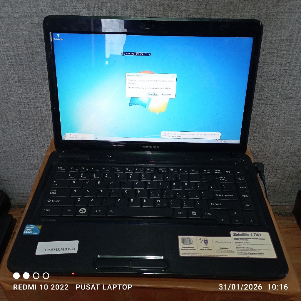 Laptop Toshiba Satellite L740 windows 7 Prosesor Intel Core i3 Ram2gb DDR3 hrd320gb Lcd14in Mesin no