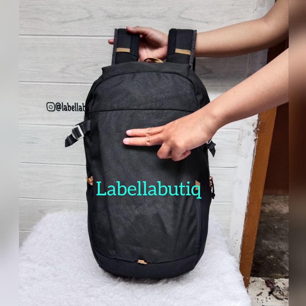 Ransel Quechua Backpack Country Walking 20 L