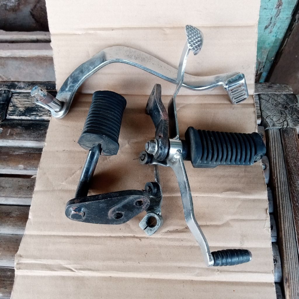 footstep depan satria fu karbu original