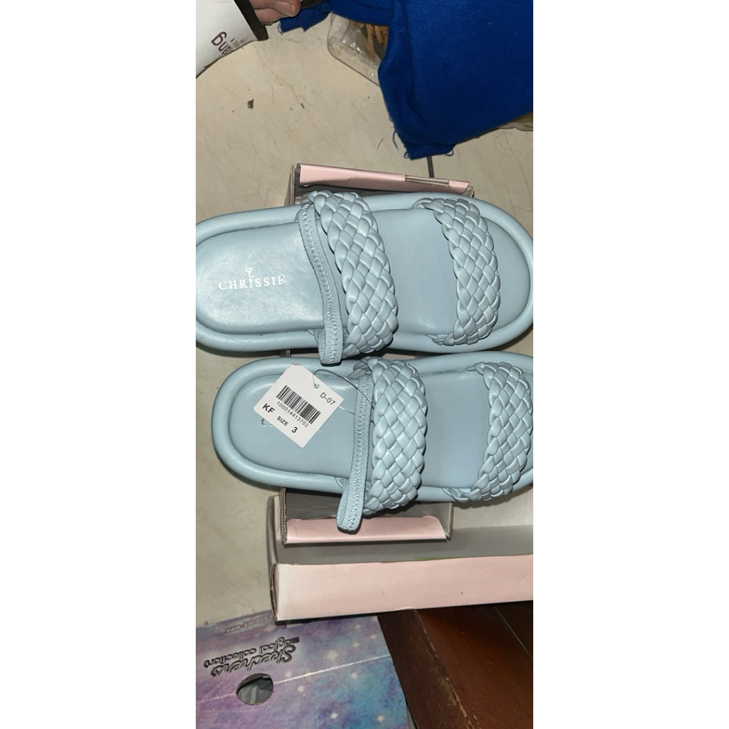 Sandal chrissie biru