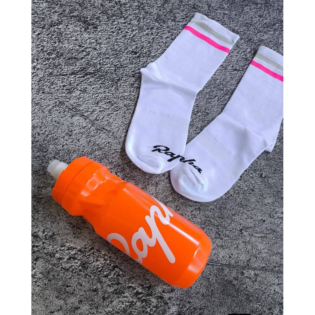 Socks dan Bidon Sepeda