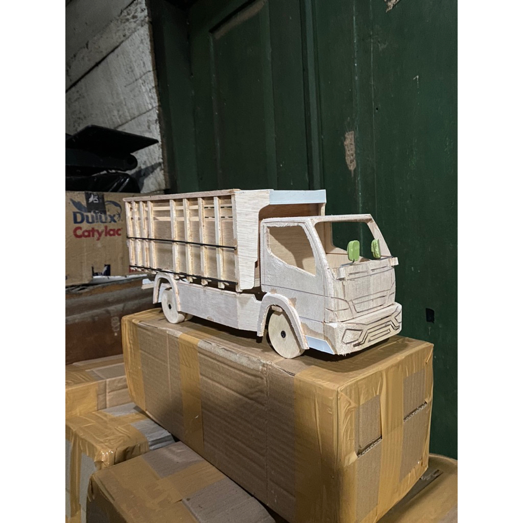 Miniatur truk oleng canter skala 14 bisa belok pintu belakang bisa buka