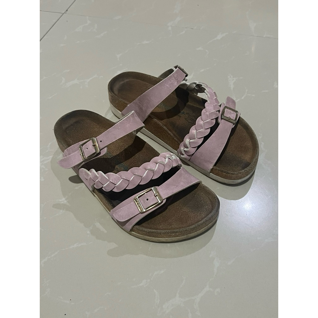 PRELOVED SANDAL MY FEET