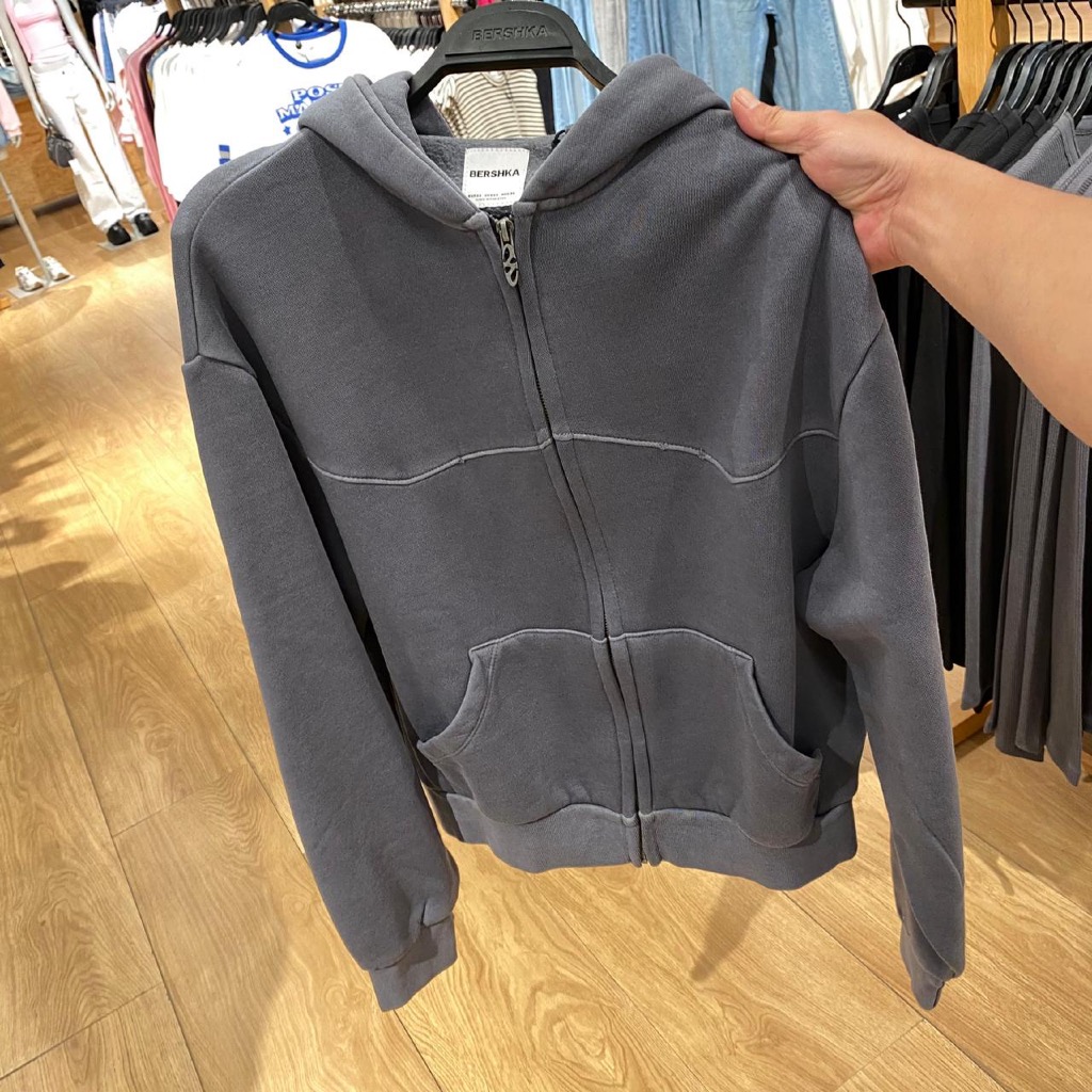 JASTIP. Hoodie Zipper Boxy Bershka (MAN)