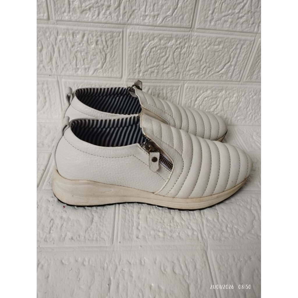 Sepatu kulit size 38
