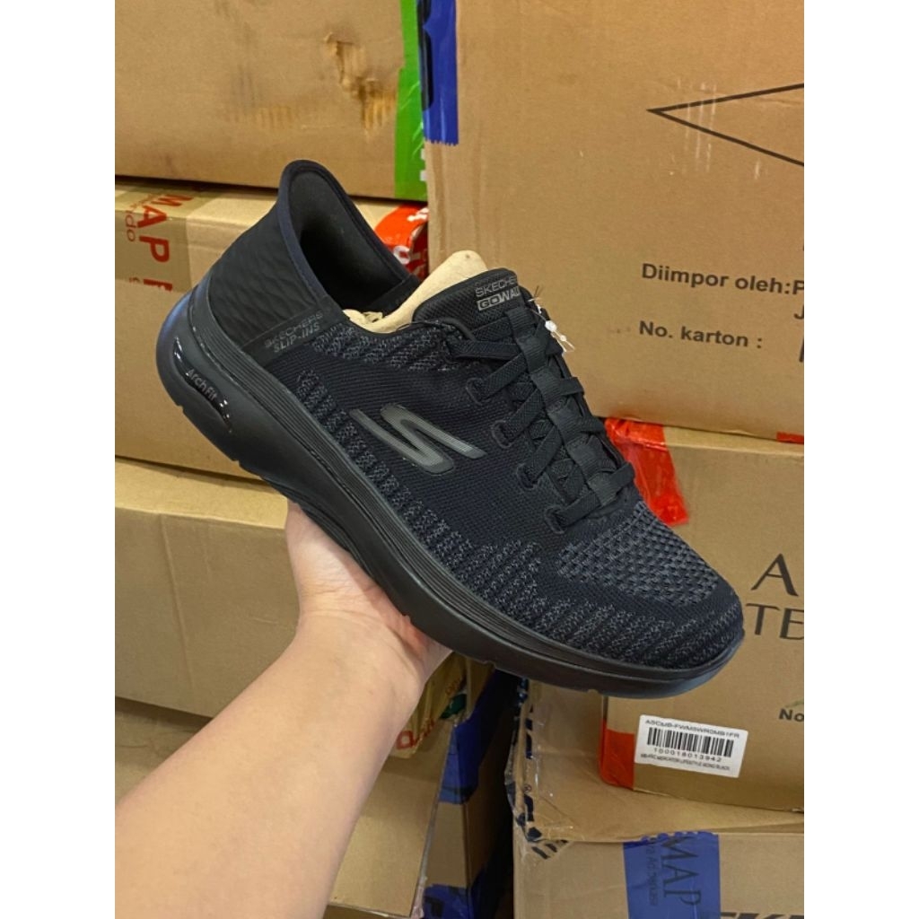 SKECHERS GO WALK ARCH FIT