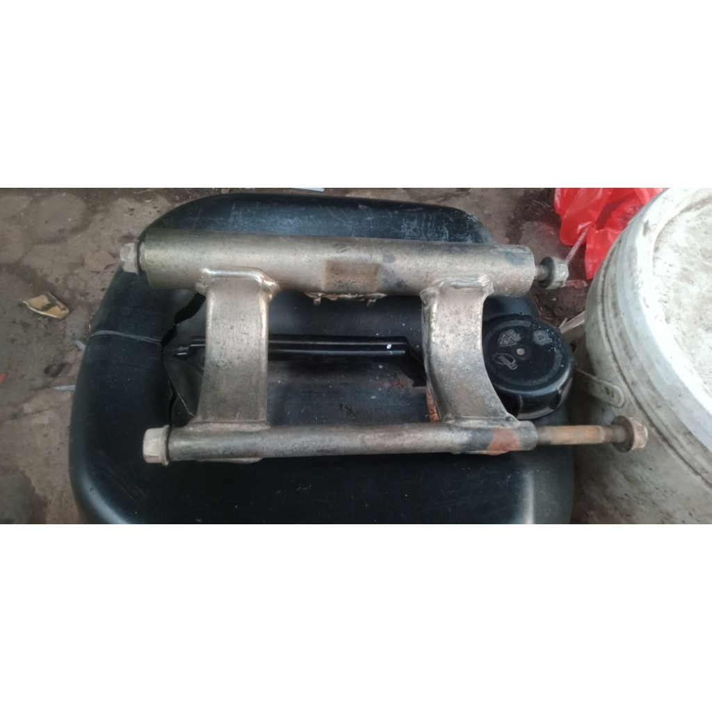 mounting dudukan mesin vario 110 karbu original