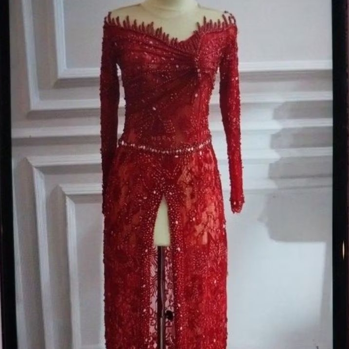 kebaya panjang merah cabe