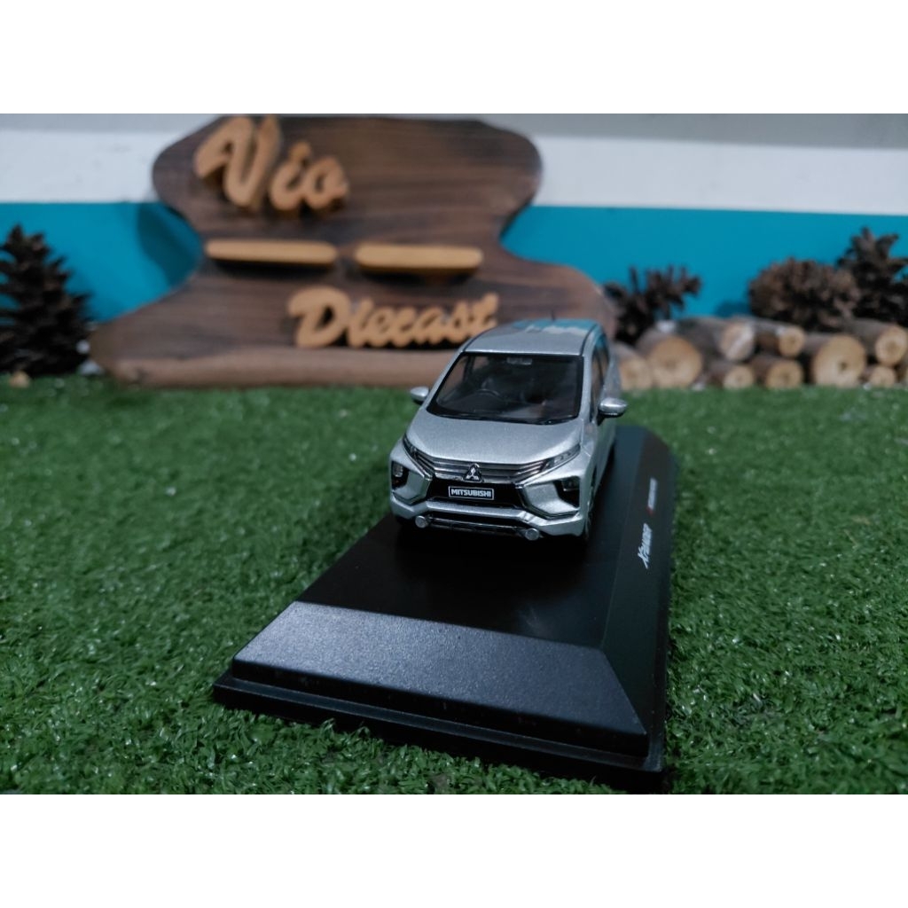 Diecast Miniatur Mitsubishi Xpander skala 1:43