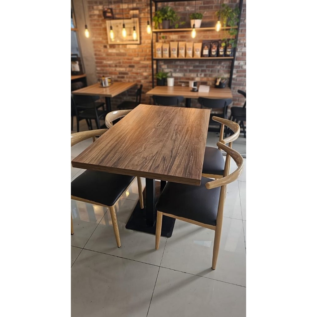 Kursi dan Meja Makan Ex Cafe Restoran. Kondisi tampak masih seperti baru, Harga Miring Stok Terbatas