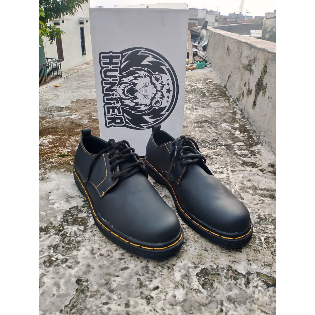 Sepatu Docmart pria kulit