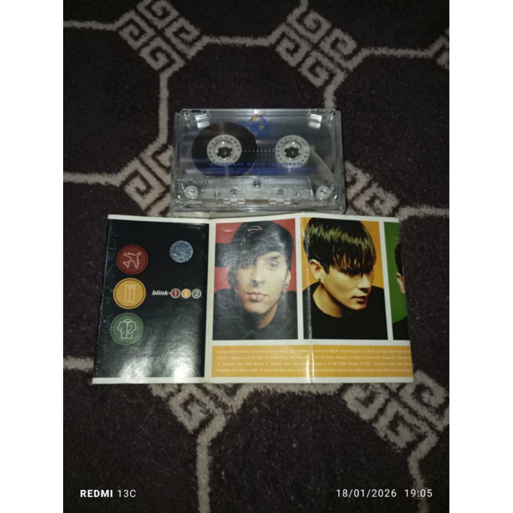 kaset pita blink 182 take pants and jacket