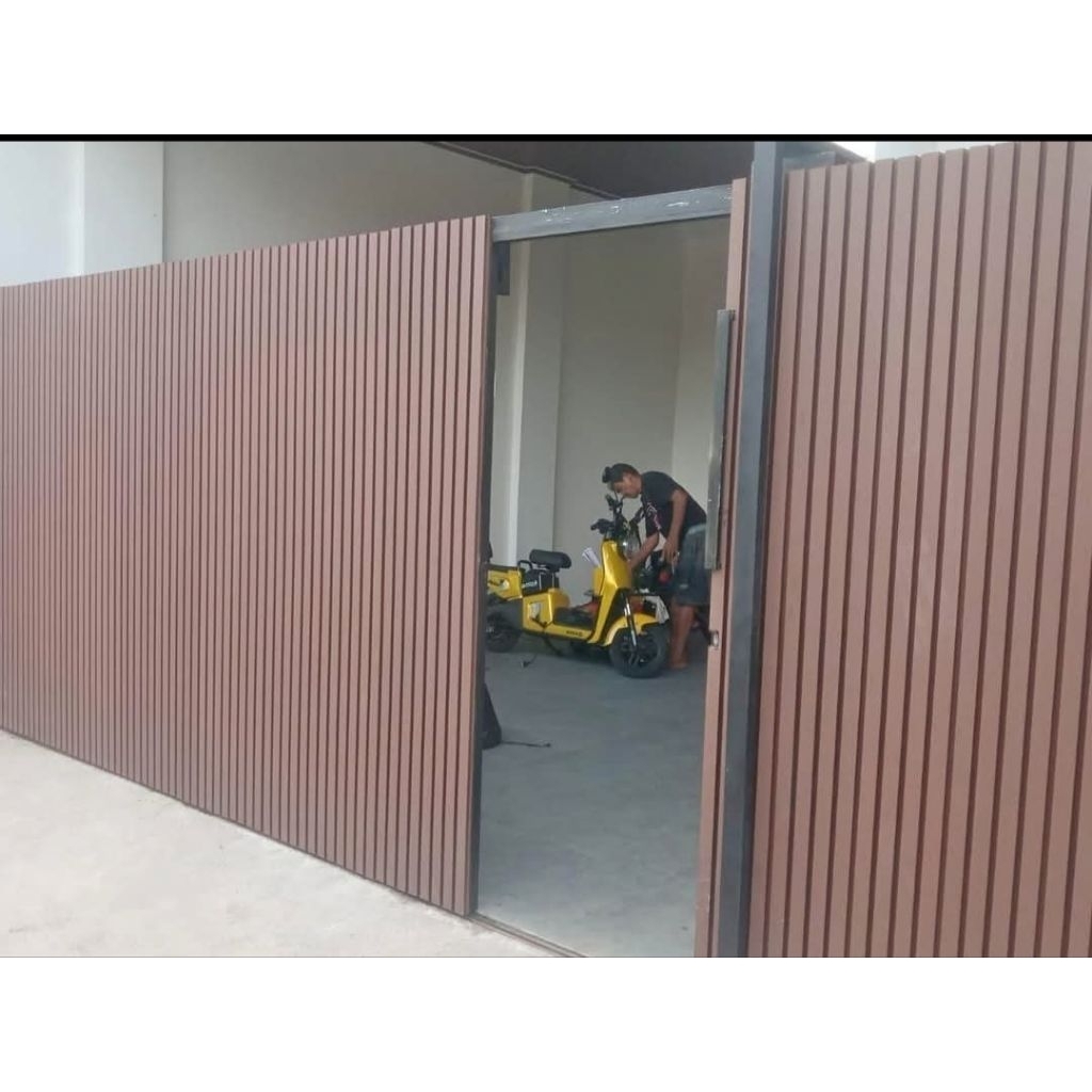 Pintu Pagar Rumah Motif WPC