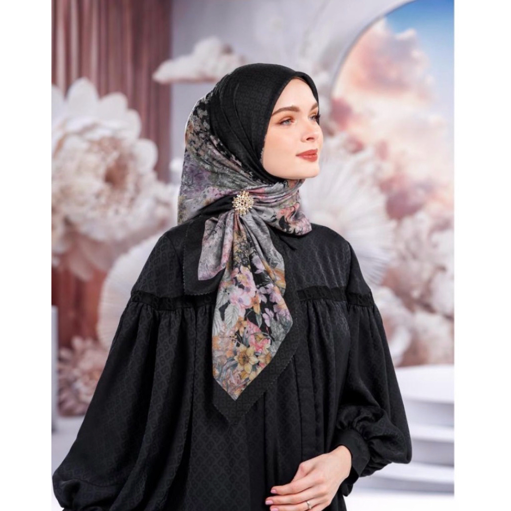 Buttonscarves Champ de Fleurs Voile Square - Black Iris