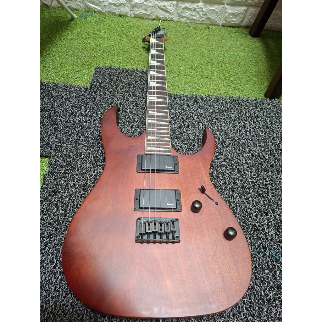 Gitar elektrik ibanez