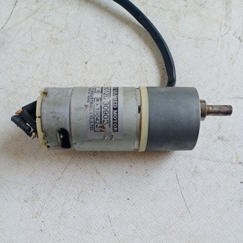 DC GEARBOX MOTOR. 24 VOLT.   52 RPM.  10 WAT.
