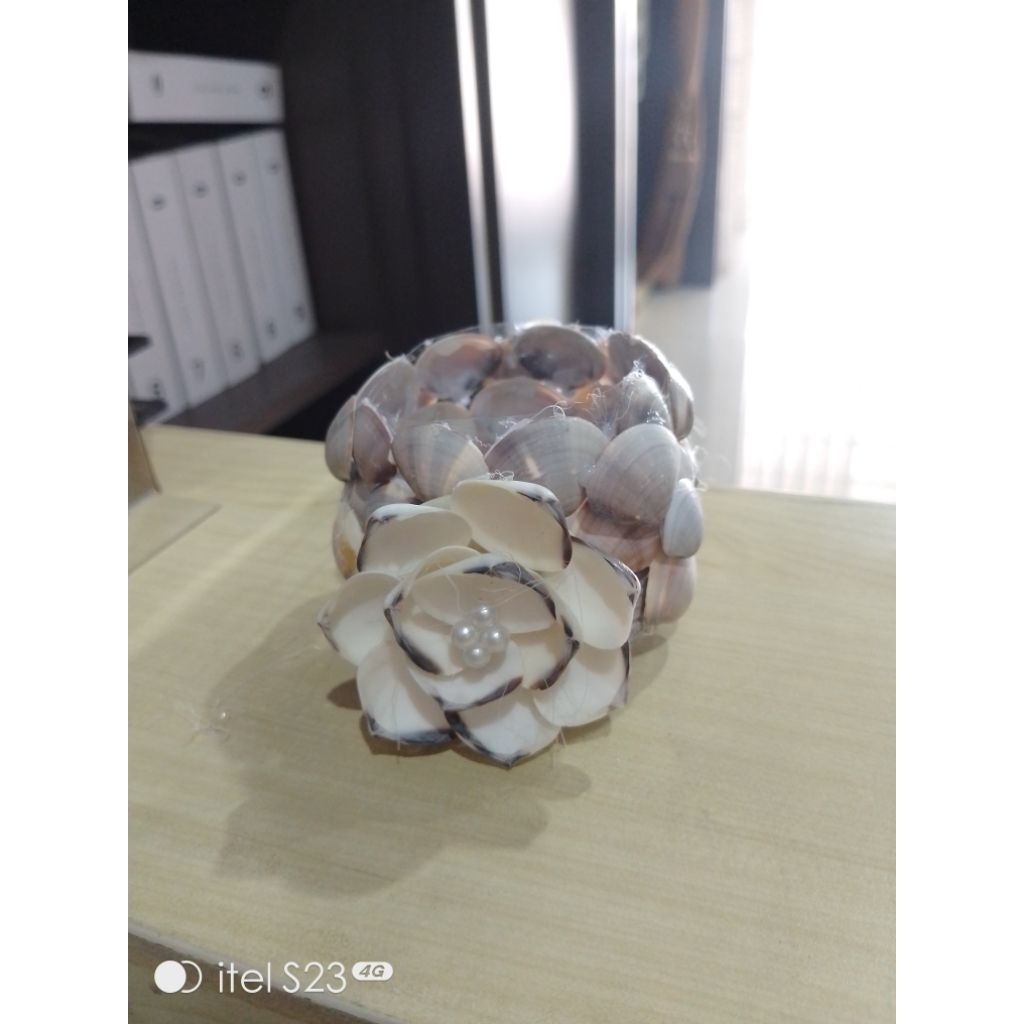 pot vas bunga kerang botol Aqua bekas