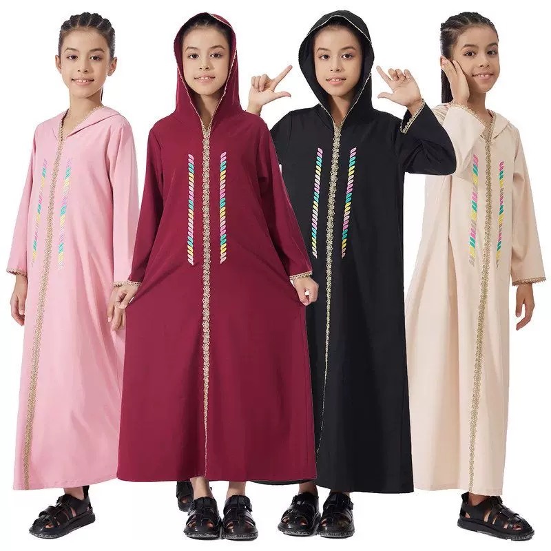 Gaun polos dengan bordir renda, model jubah panjang untuk anak perempuan, bahan nyaman, warna hitam,