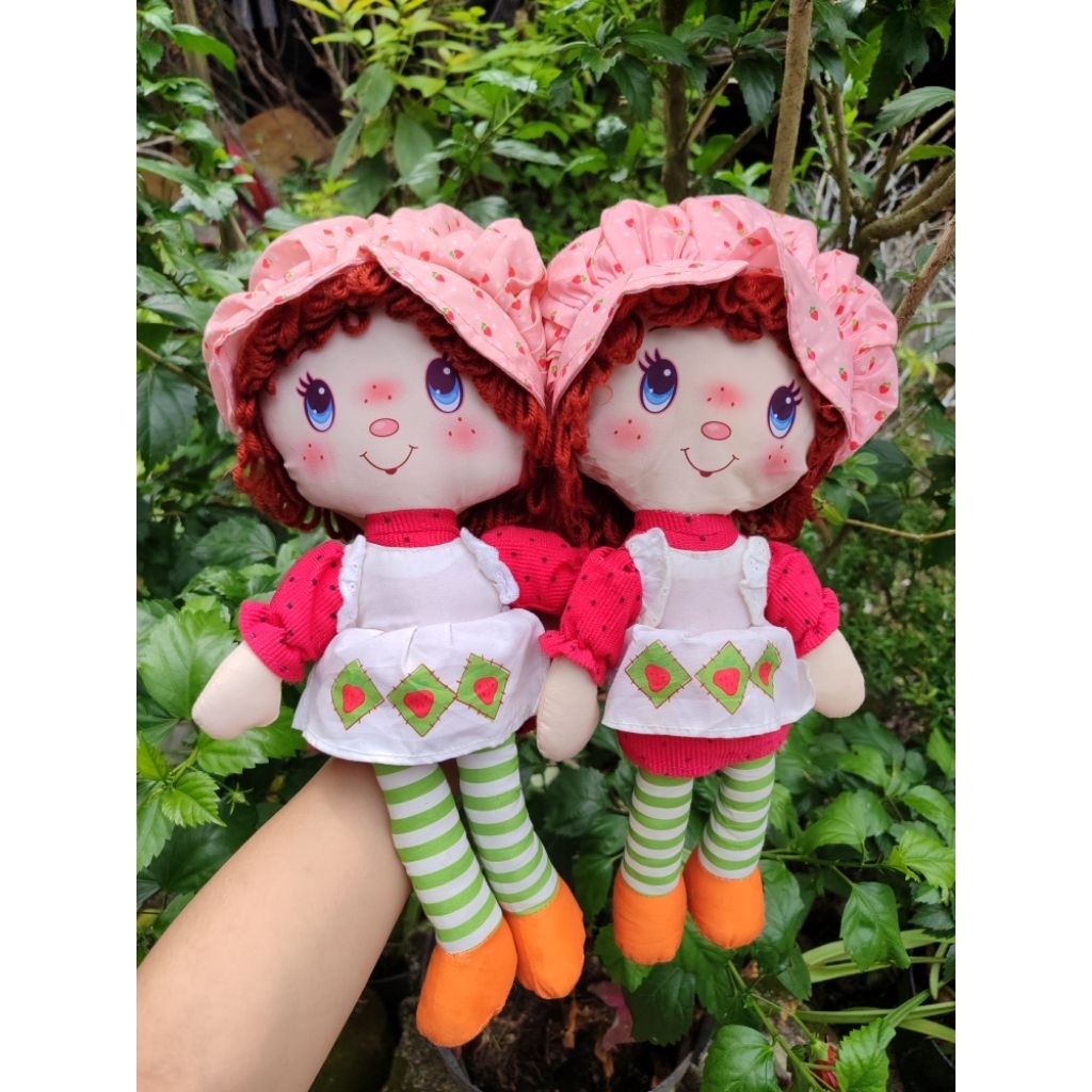boneka vintage dua strawberry shortcake detail di deskripsi