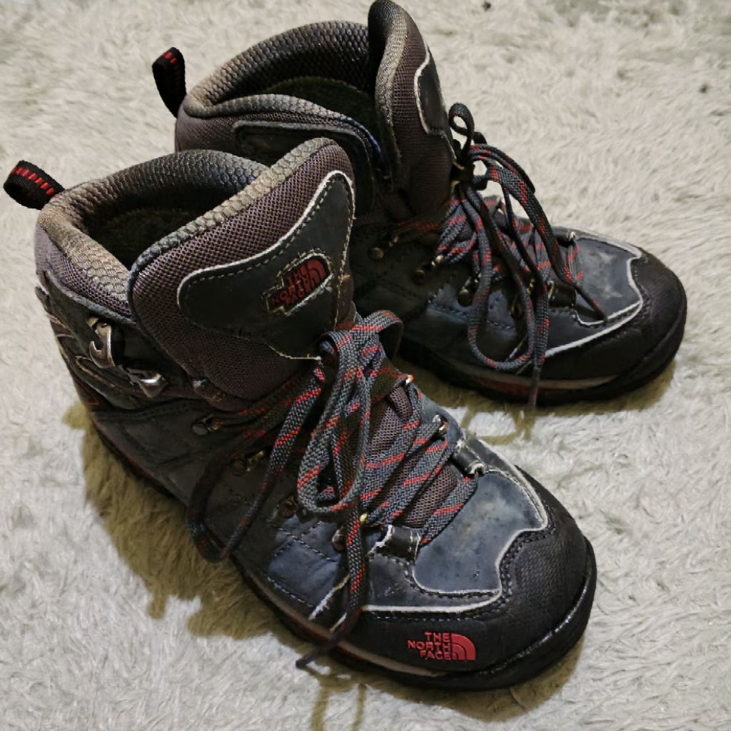 The North Face second ORI size 38 insole 23 cm/230 sepatu hiking gunung outdoor waterproof