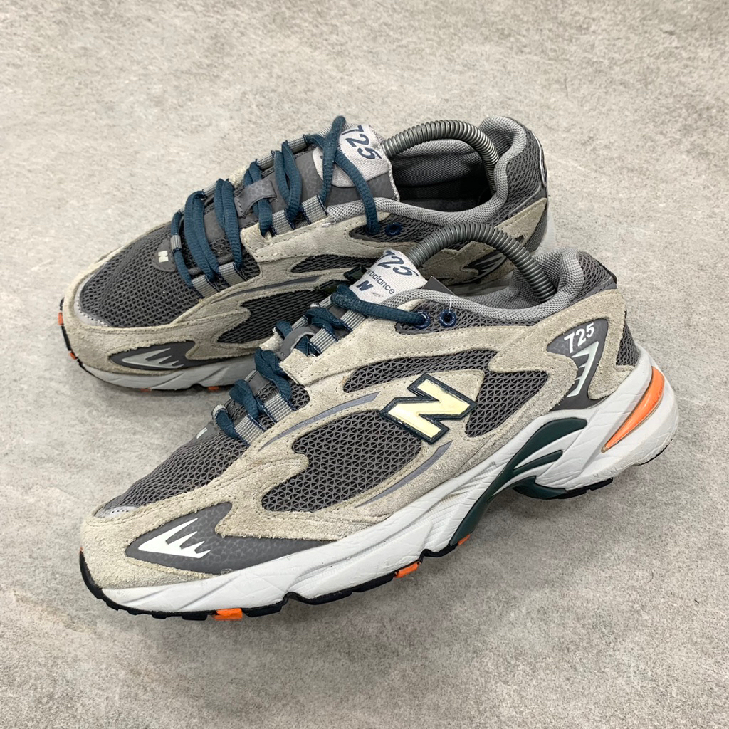 New Balance 725 Dark Grey