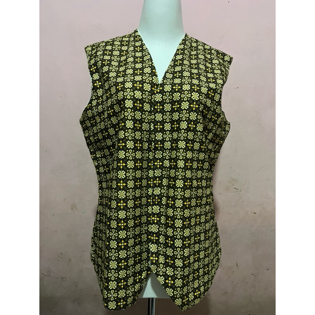 ( Preloved ) Vest batik