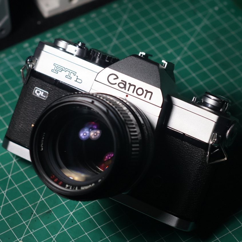 (Cla'd) Canon FTb + Canon 50mm F/1.4 S.S.C. Kamera Analog SLR