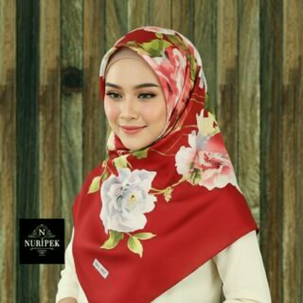 Nur Ipek - Jilbab Segiempat Silk Motif Bunga – Jilbab Turki Elegan Ukuran 110x110 cm