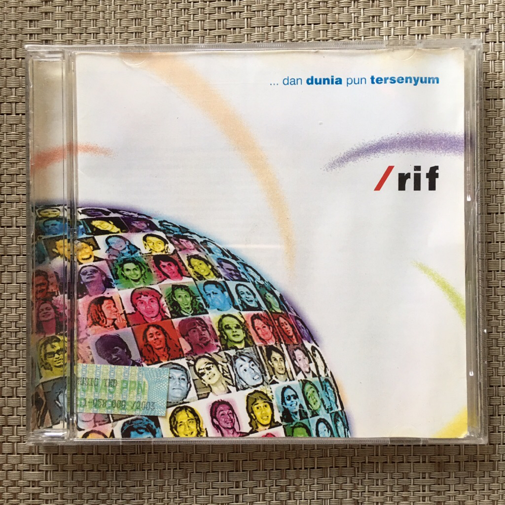 CD Rif - Dan Dunia Pun Tersenyum